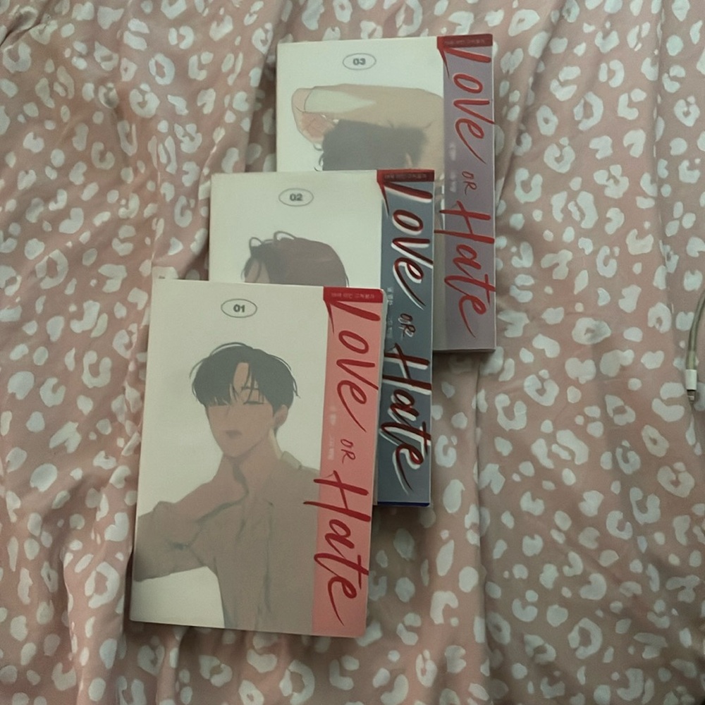 Love or hate book set- all books in Korean- only opened once